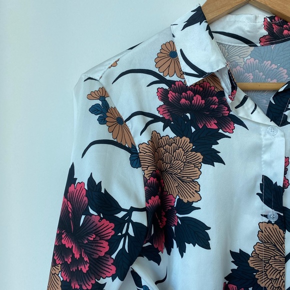 Silk top with tie waist - Picture 3 of 3